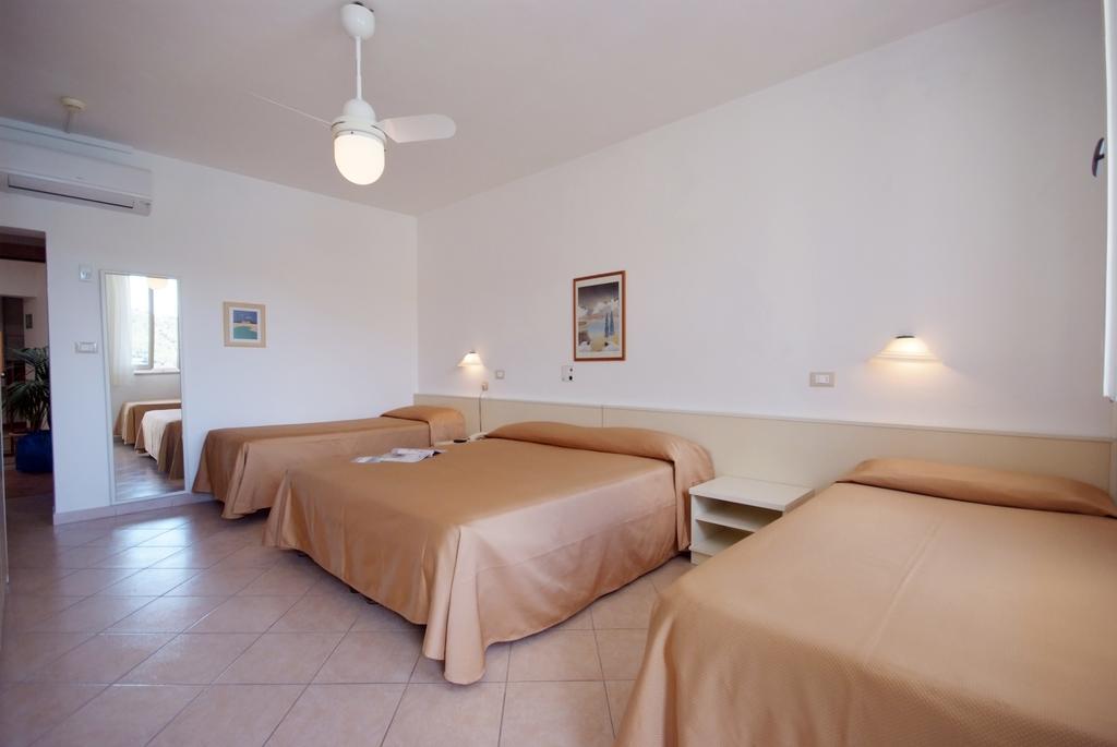 Hotel Dino Capoliveri  Bagian luar foto