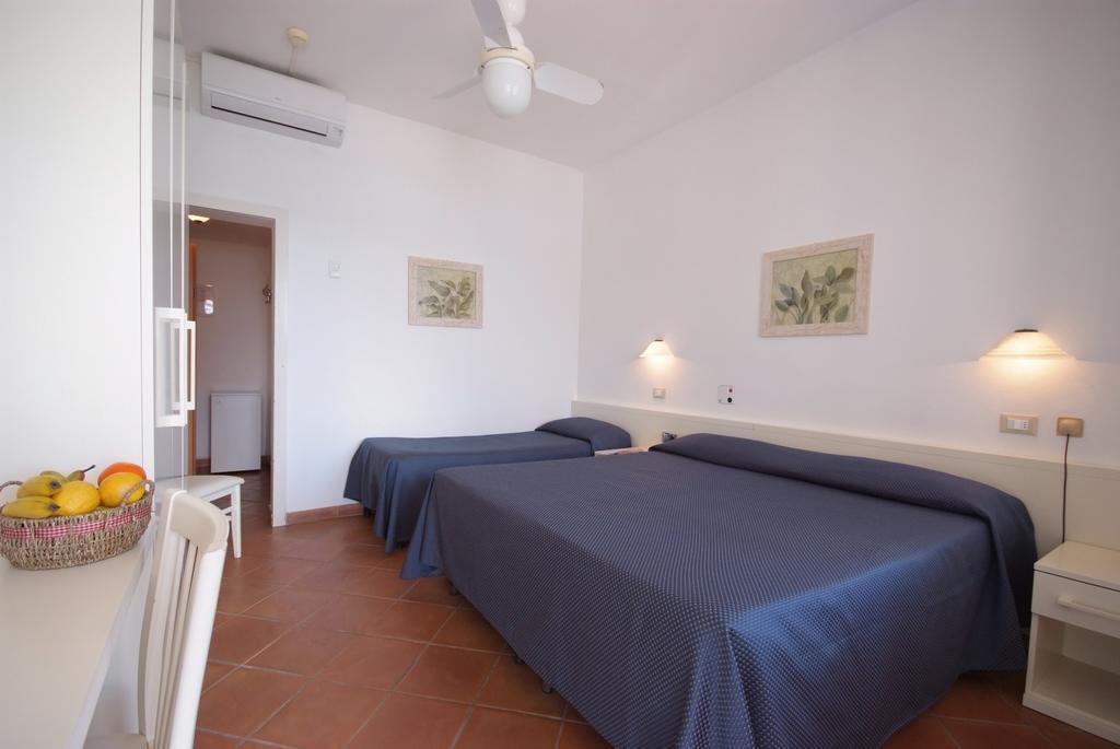 Hotel Dino Capoliveri  Bagian luar foto